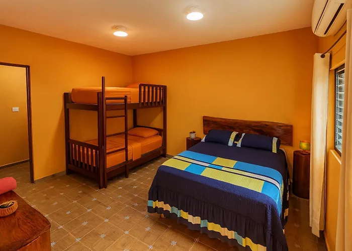 Yaxche Centro Hostal y Camping